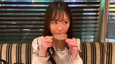 Namana iray tao amin'ny klioba iray tao amin'ny oniversite izy. Ary izy no tovovavy mahasarika indrindra ao amin'ny klioba. Ambiance sexy japoney ity.